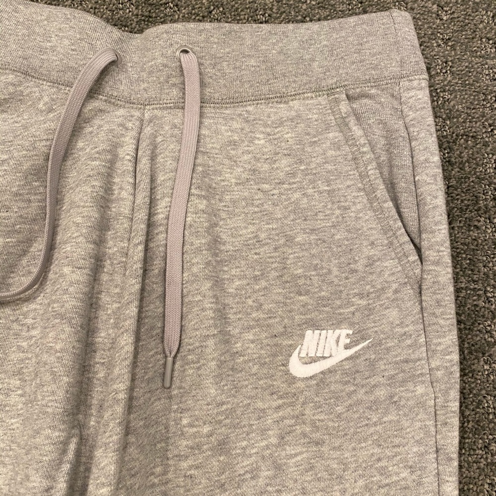 Brand new Nike crop standard fit sweat pants - Picture 3 of 6